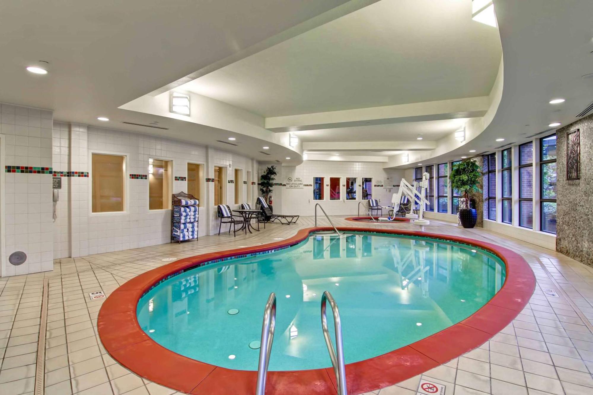 Hilton Garden Inn Seattle/איסאקה מראה חיצוני תמונה